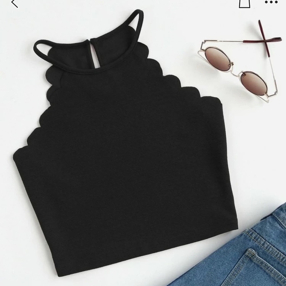 Black scallop crop top NWOT